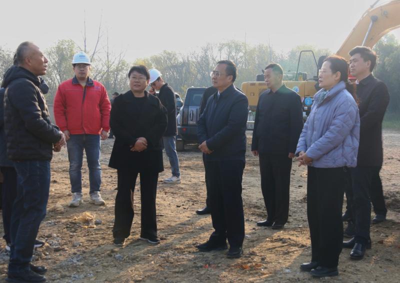 張峰率隊(duì)開(kāi)展生態(tài)環(huán)保領(lǐng)域立法調(diào)研